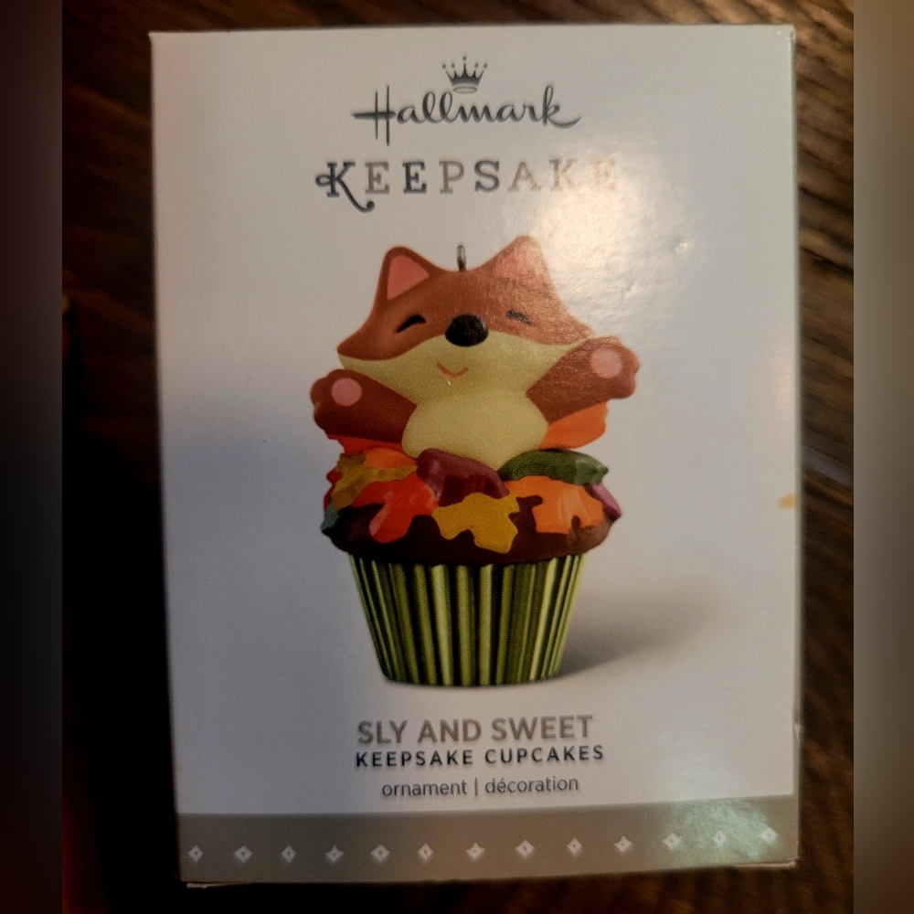 Sly and Sweet Keepsake Cupcakes